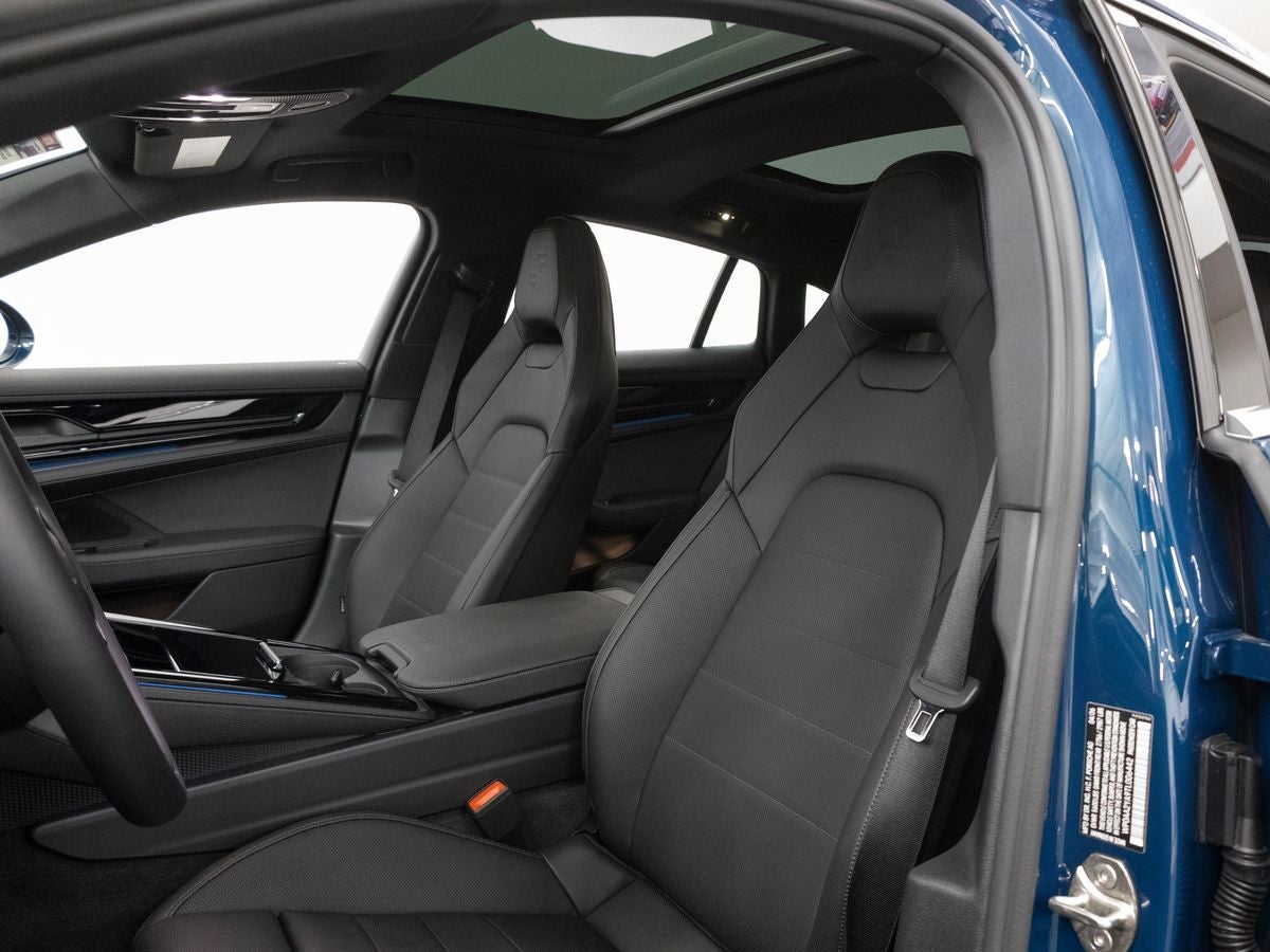 2026 Porsche Panamera — detail view